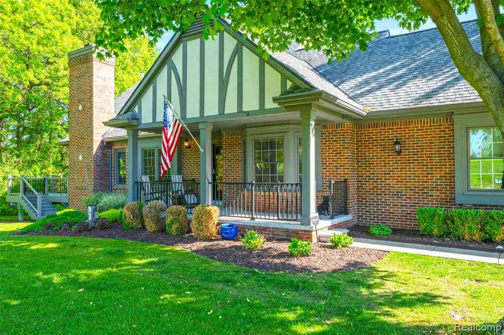 Condo For Sale - 156 Sandhills Lane <br/> Lake Orion, MI 48362