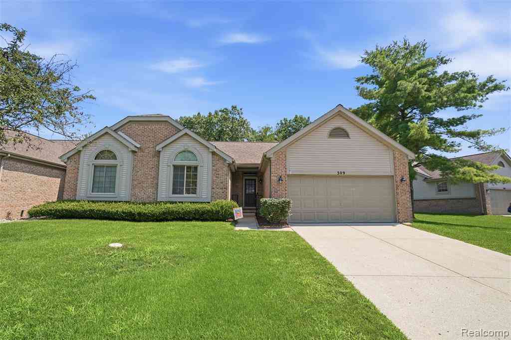Condo For Sale - 309 Pineknoll Court <br/> Livingston County, Brighton, MI 48116