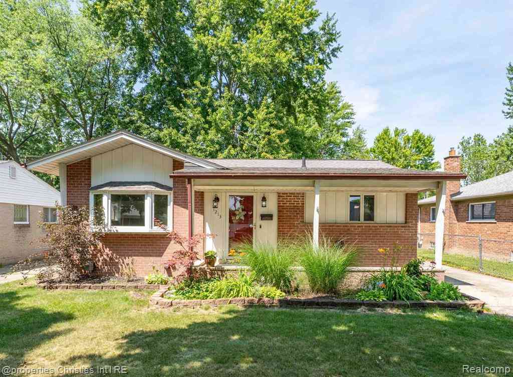 Homes For Sale - 1213 Langley Boulevard <br/> Clawson, MI 48017