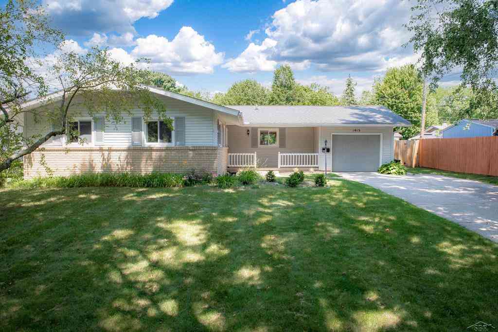 Homes For Sale - 1915 Ivy Lane <br/> Midland County, Midland, MI 48642