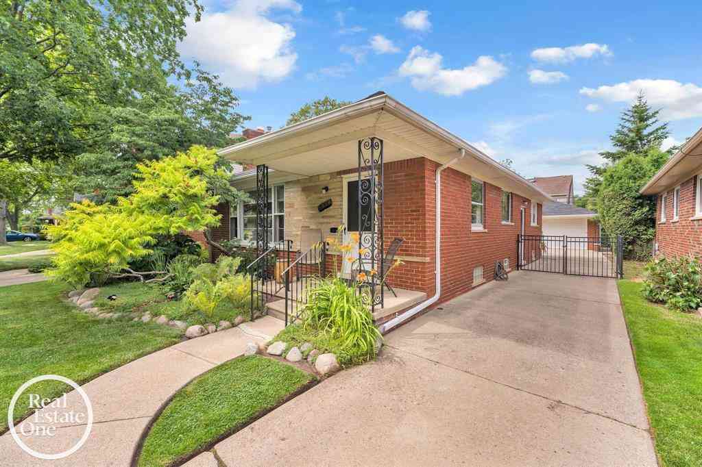 Homes For Sale - 1806 Newcastle Road <br/> Wayne County, Grosse Pointe Woods, MI 48236