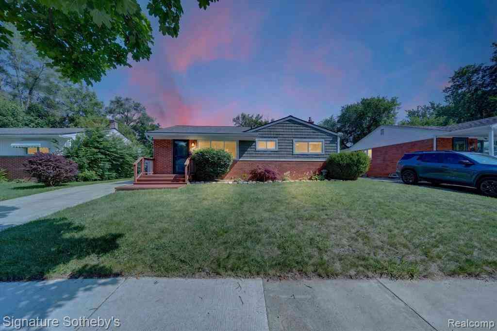 Homes For Sale - 300 W Yale Avenue <br/> Pontiac, MI 48340