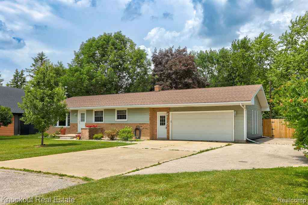Homes For Sale - 2015 Midland Road <br/> Bay City, MI 48706