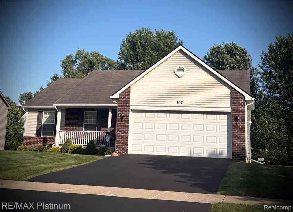 Homes For Sale - 707 Glenlivet Street <br/> Livingston County, Howell, MI 48843