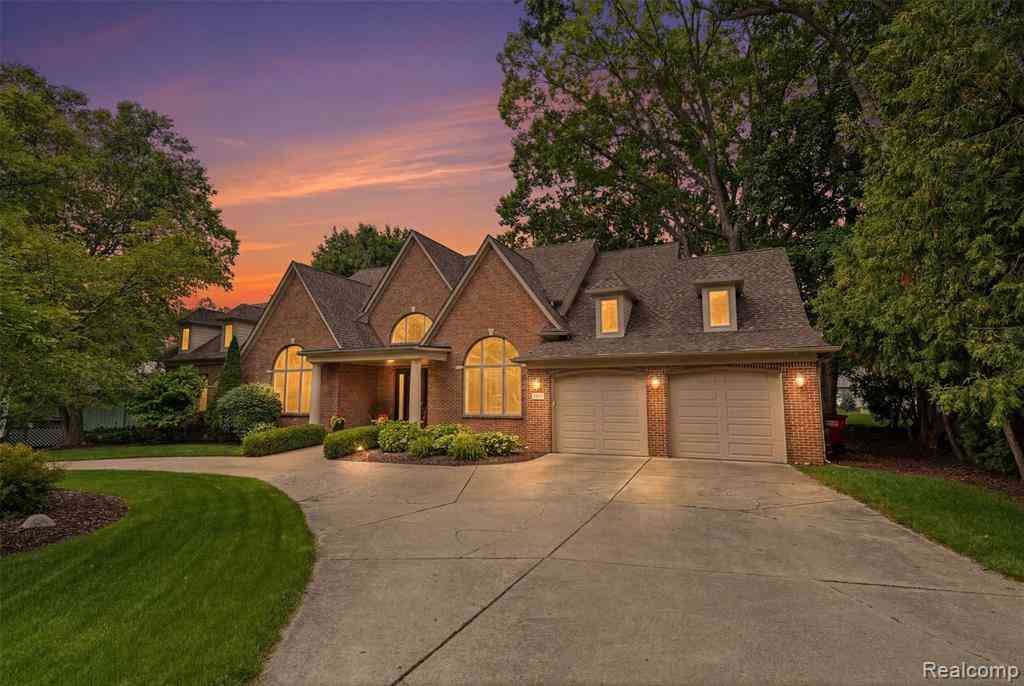 Homes For Sale - 5110 Kitson Lane <br/> West Bloomfield, MI 48324
