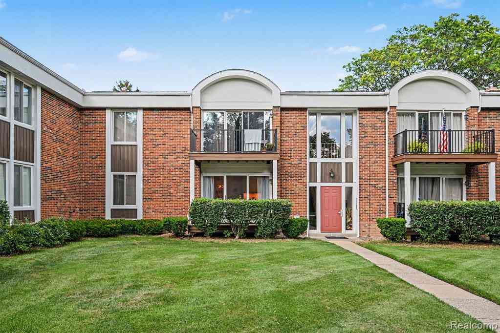 Condo For Sale - 29508 Bobrich Street  #19<br/> Wayne County, Livonia, MI 48152
