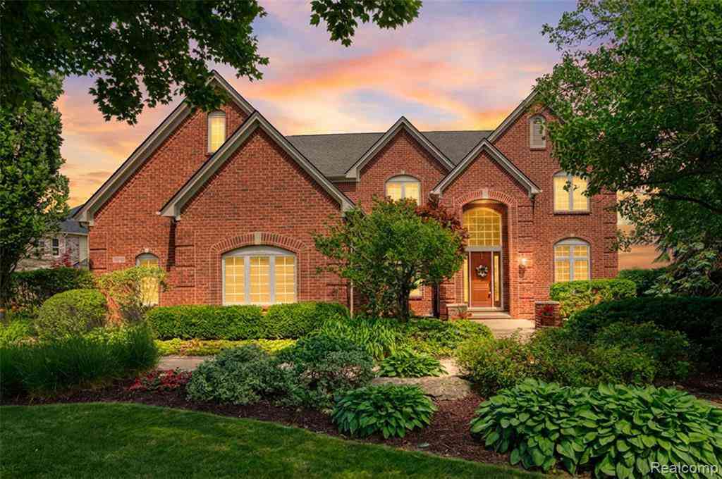 Homes For Sale - 10763 Stoney Point Drive <br/> Livingston County, South Lyon, MI 48178