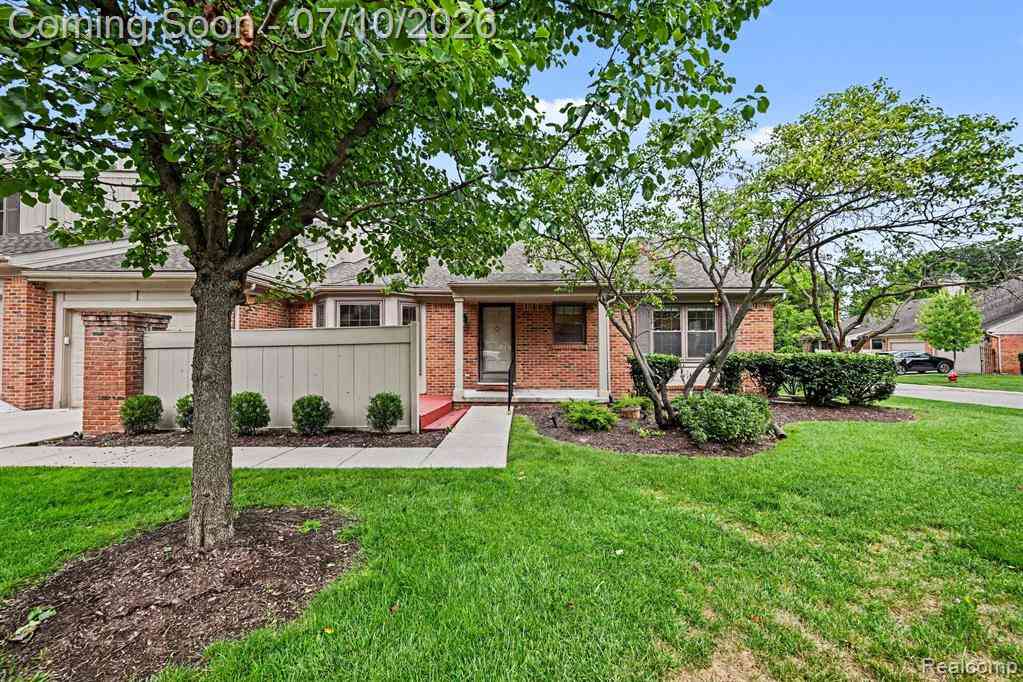 Condo For Sale - 7140 Green Farm Road <br/> West Bloomfield, MI 48322