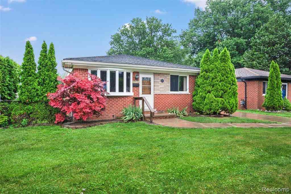 Homes For Sale - 21731 Raymond Street <br/> Macomb County, Saint Clair Shores, MI 48082