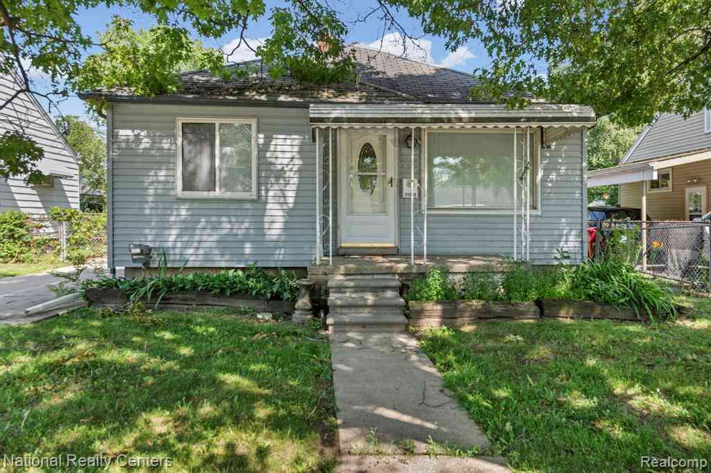 Homes For Sale - 25260 Fern Street <br/> Macomb County, Roseville, MI 48066