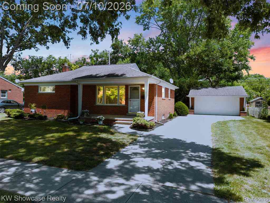 Homes For Sale - 9370 Gillman Street <br/> Wayne County, Livonia, MI 48150