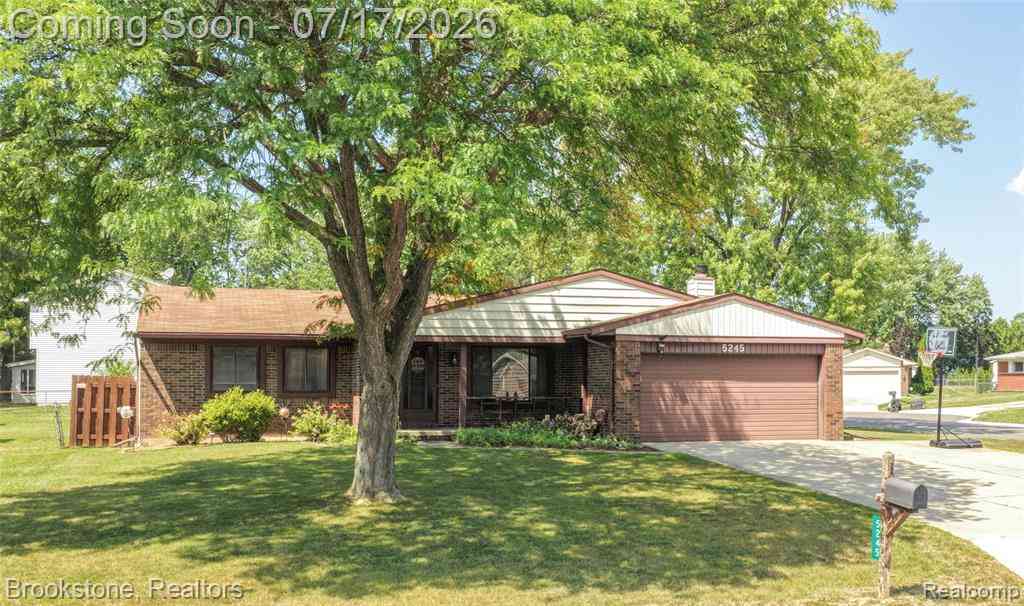 Homes For Sale - 5245 Spinning Wheel Drive <br/> Genesee County, Grand Blanc, MI 48439