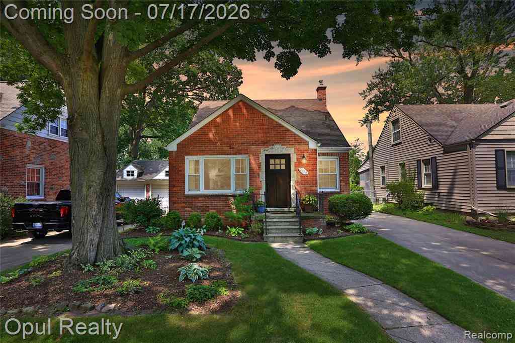 Homes For Sale - 905 Forestdale Road <br/> Royal Oak, MI 48067