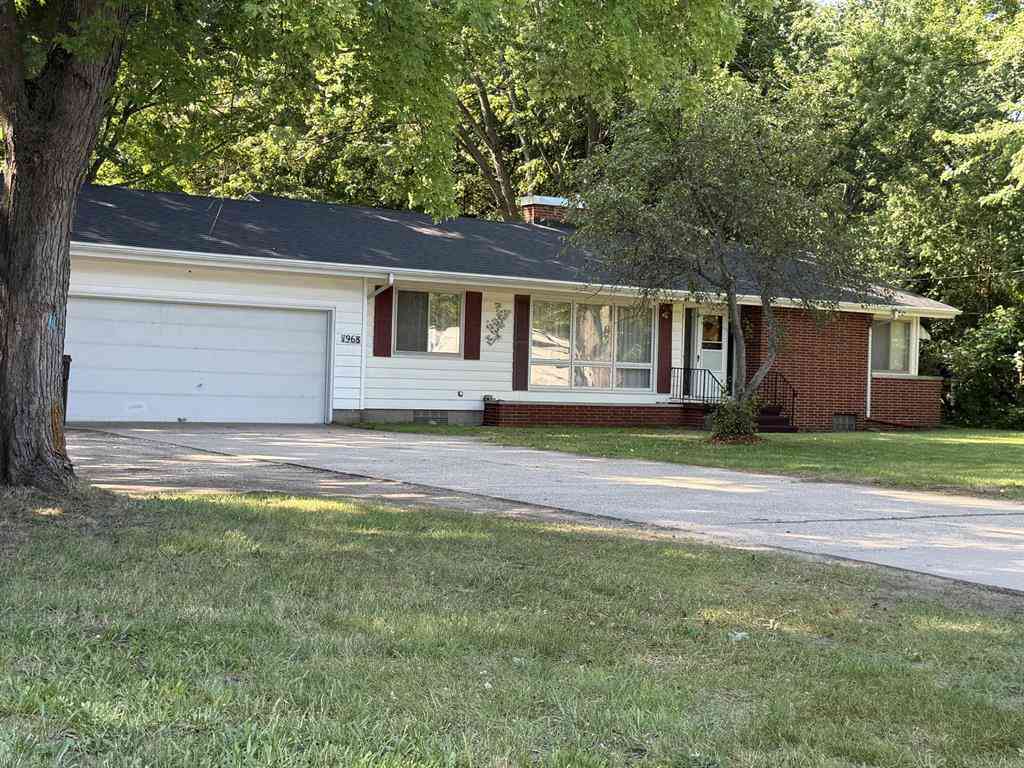 Homes For Sale - 1968 Holton Road <br/> Muskegon, MI 49445