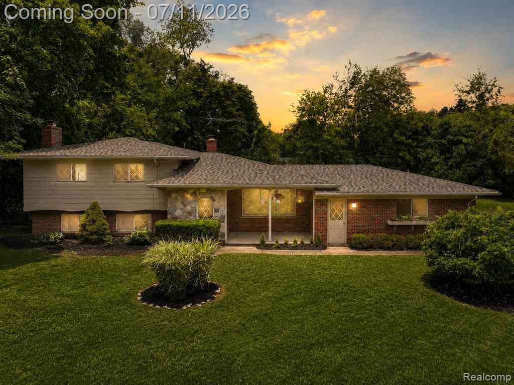 Homes For Sale - 6970 Wing Lake Road <br/> Bloomfield Hills, MI 48301