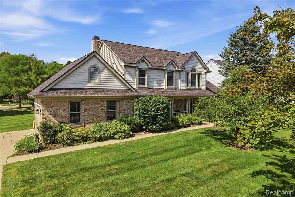 Homes For Sale - 4110 Castlewood Drive <br/> Wixom, MI 48393