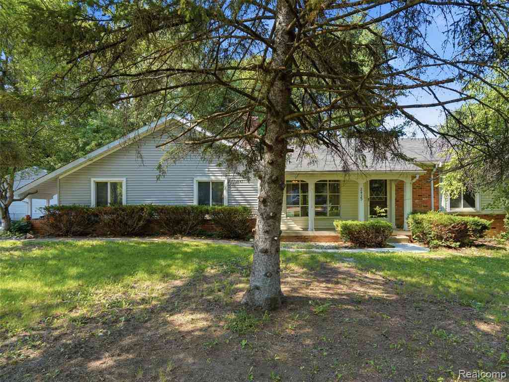 Homes For Sale - 2435 E M 36  <br/> Pinckney, MI 48169