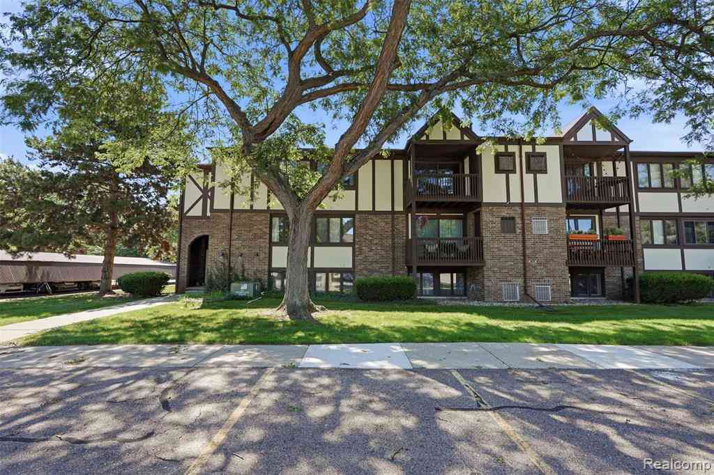 Condo For Sale - 6160 Innkeepers Court  #69<br/> East Lansing, MI 48823