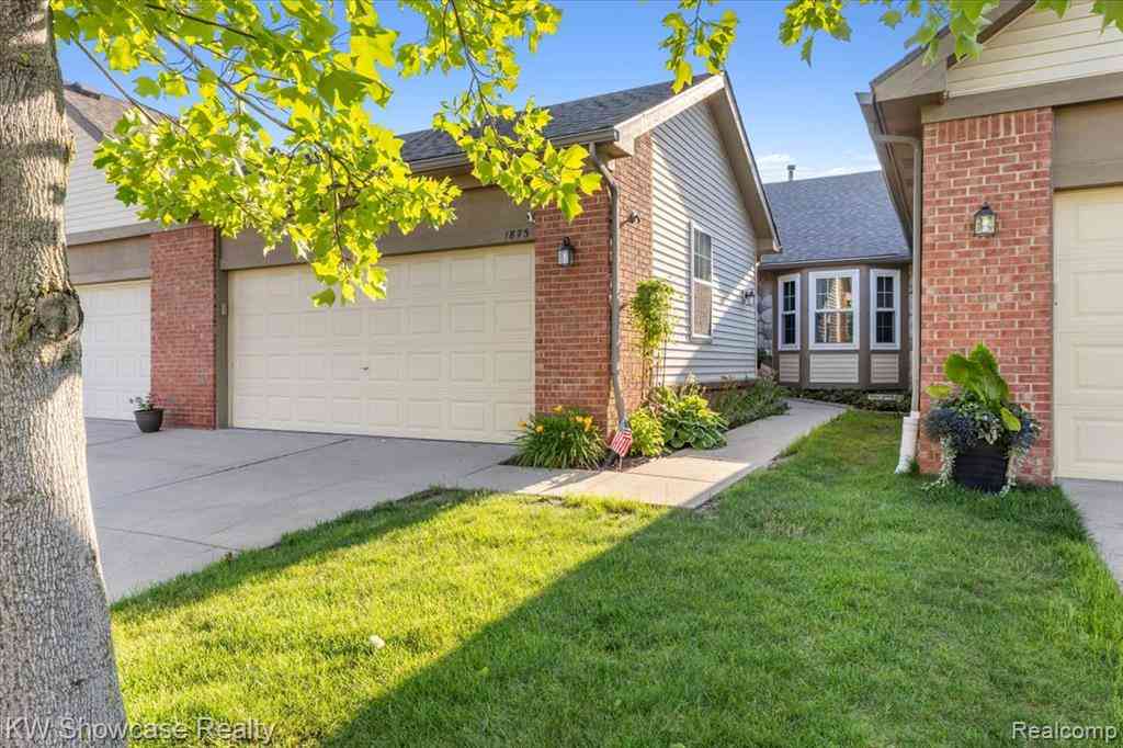 Condo For Sale - 1873 N Kenwyck Drive <br/> Washtenaw County, Ypsilanti, MI 48198