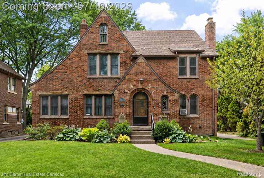 Homes For Sale - 1421 Yorkshire Road <br/> Grosse Pointe, MI 48230