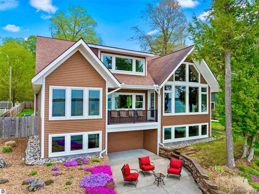 Homes For Sale - 4805 E Shore Drive Ne NE<br/> Kalkaska County, Kalkaska, MI 49646