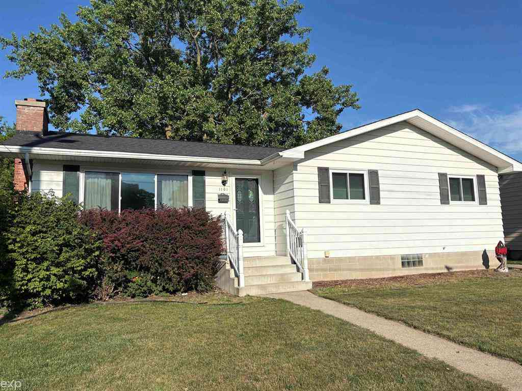 Homes For Sale - 1101 Maple Street <br/> Bay County, Essexville, MI 48732