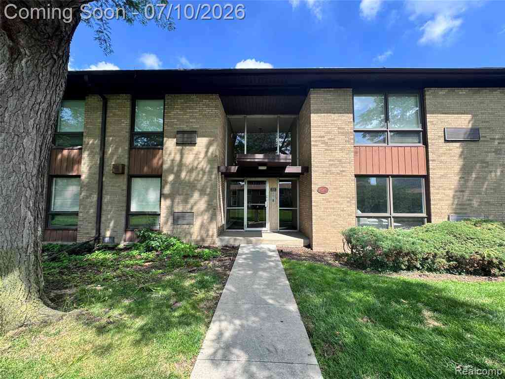 Condo For Sale - 1525 Cherboneau Place  #B17<br/> Wayne County, Detroit, MI 48207