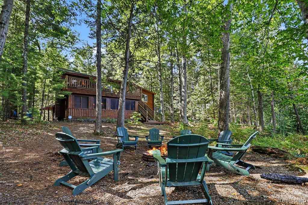 Homes For Sale - 6926 Aarwood Trail Nw NW<br/> Rapid City, MI 49676