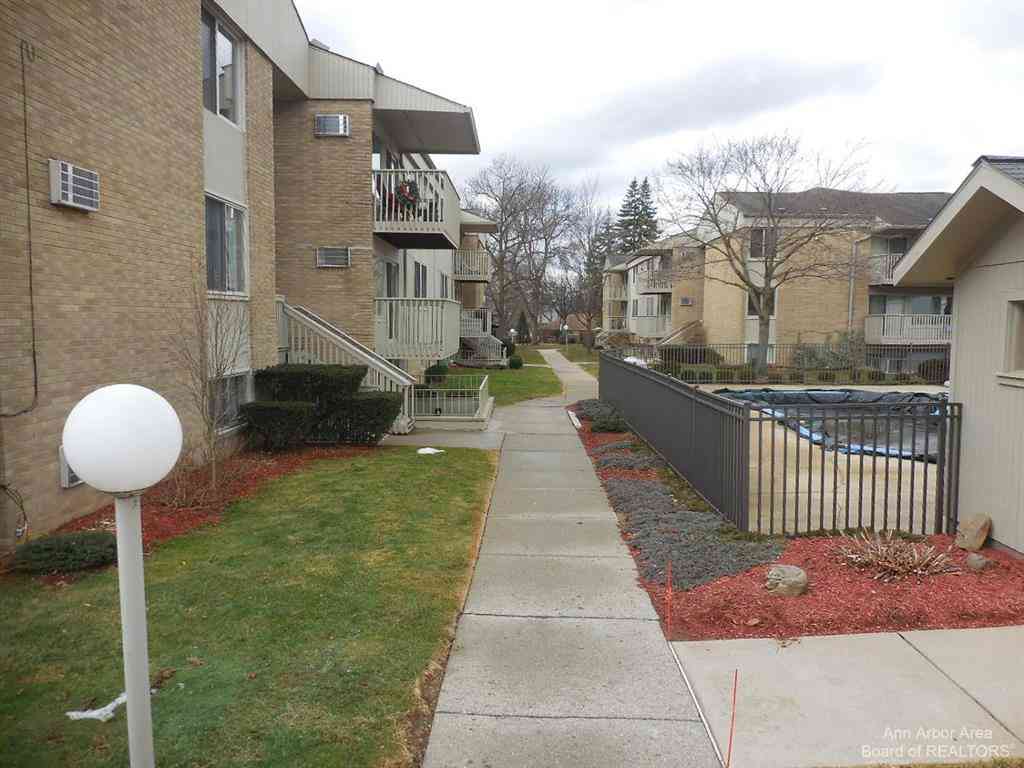 Condo For Rent - 2317 Packard Street  #B103<br/> Ann Arbor, MI 48104