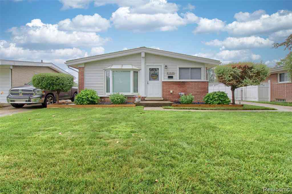 Homes For Sale - 8134 Melvin Avenue <br/> Westland, MI 48185