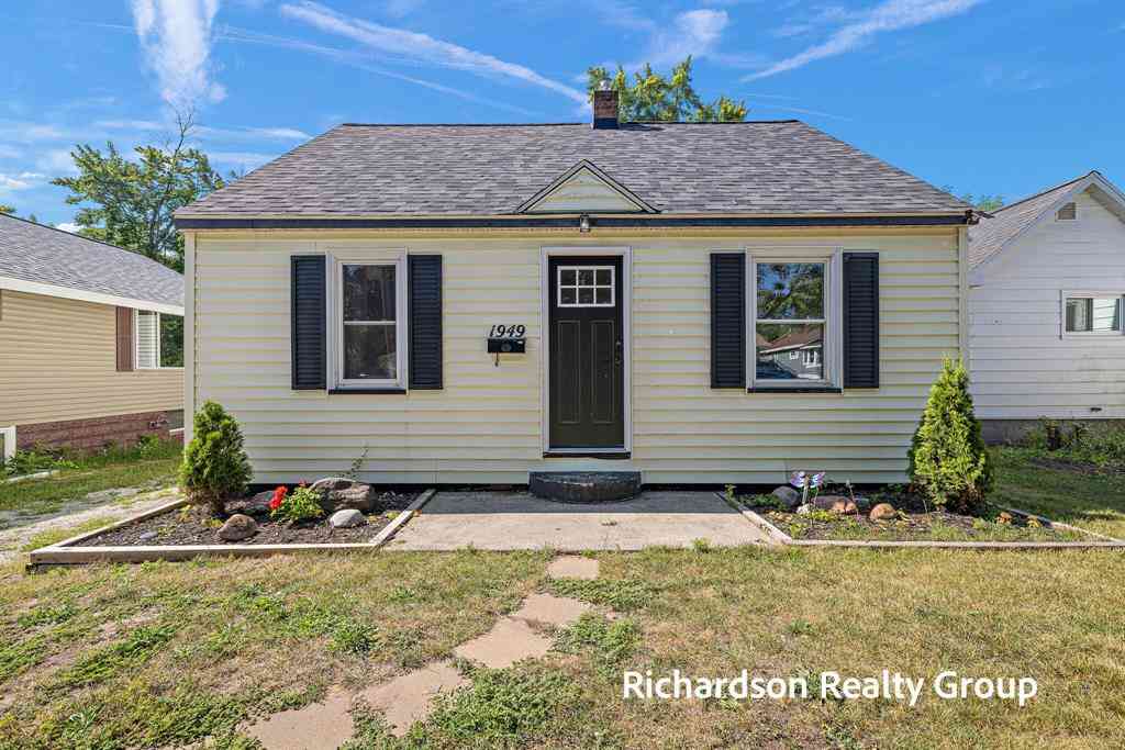 Homes For Sale - 1949 Letart Avenue <br/> Muskegon, MI 49441