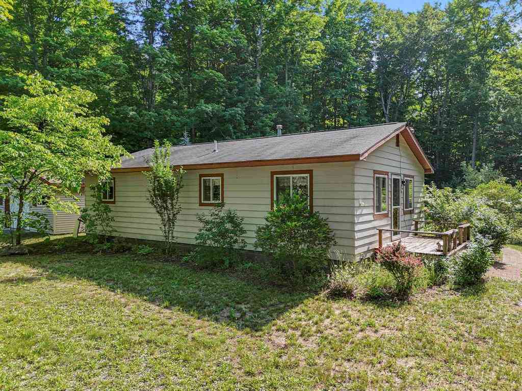Homes For Sale - 5135 Kast Road <br/> Benzonia, MI 49616