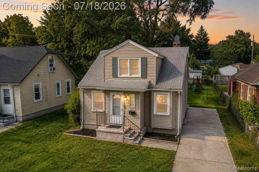 Homes For Sale - 5660 Kingston Street <br/> Dearborn Heights, MI 48125