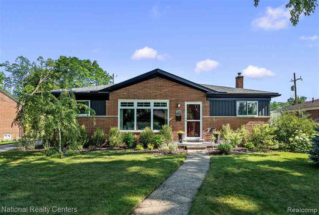 Homes For Sale - 16996 Elizabeth Street <br/> Beverly Hills, MI 48025