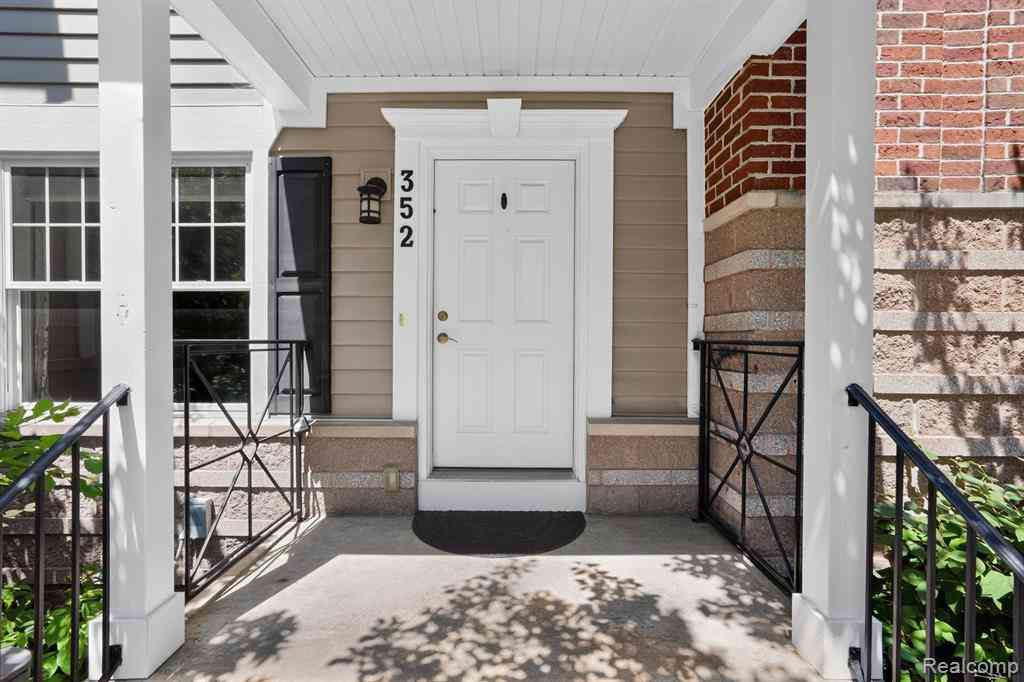 Condo For Sale - 352 W Grand River Avenue  #3<br/> Ingham County, East Lansing, MI 48823