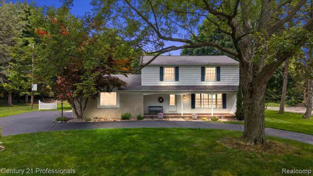 Homes For Sale - 633 Foxhall Road <br/> Bloomfield Hills, MI 48304