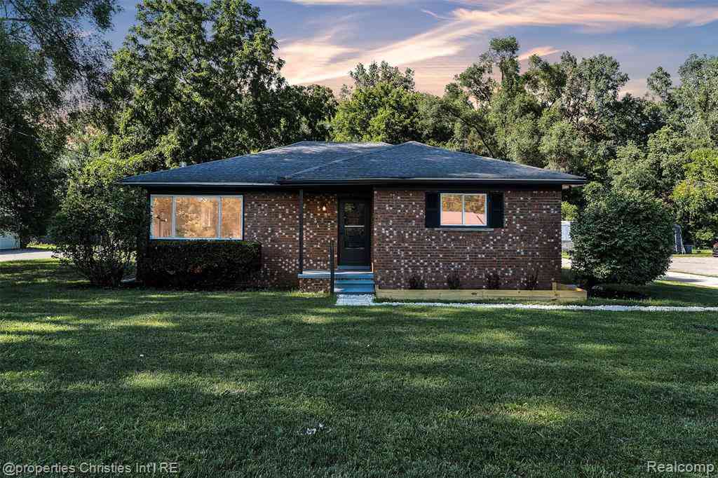 Homes For Sale - 32652 Cadillac Street <br/> Farmington, MI 48336