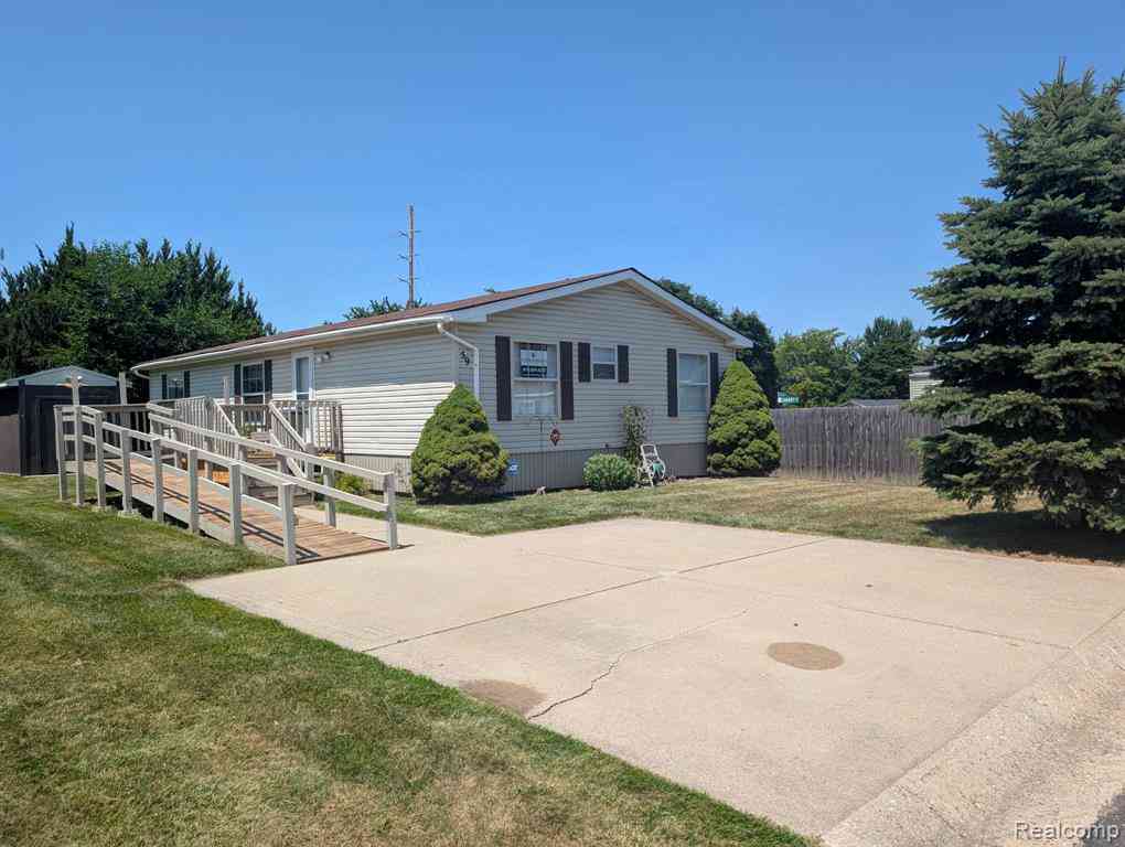 Homes For Sale - 59 Foxpointe Court <br/> Genesee County, Swartz Creek, MI 48473