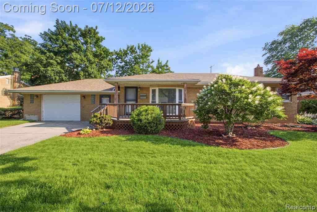 Homes For Sale - 23327 Whitley Drive <br/> Macomb County, Clinton Township, MI 48035