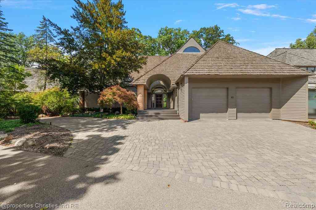 Condo For Sale - 40 Scenic Oaks Drive N N<br/> Bloomfield Hills, MI 48304