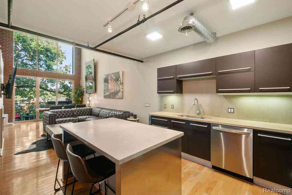 Condo For Sale - 614 S Troy Street  #202<br/> Oakland County, Royal Oak, MI 48067
