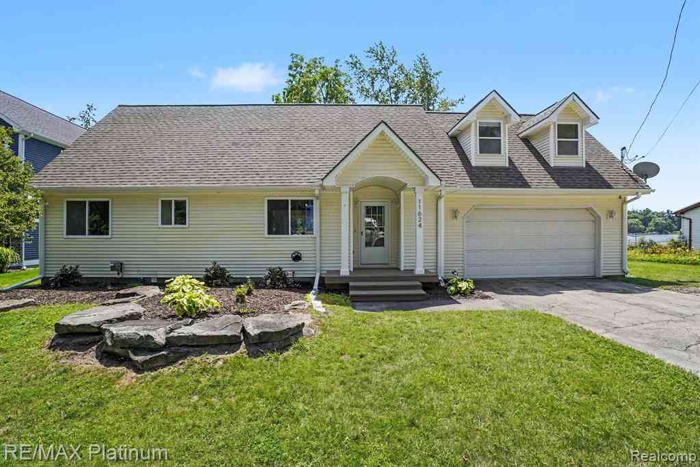 Homes For Sale - 11624 Island Court  <br/> Livingston County, Hartland, MI 48353