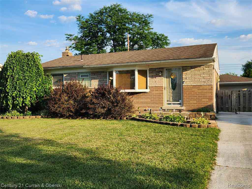 Homes For Sale - 18018 Cloverdale Drive <br/> Clinton Township, MI 48035