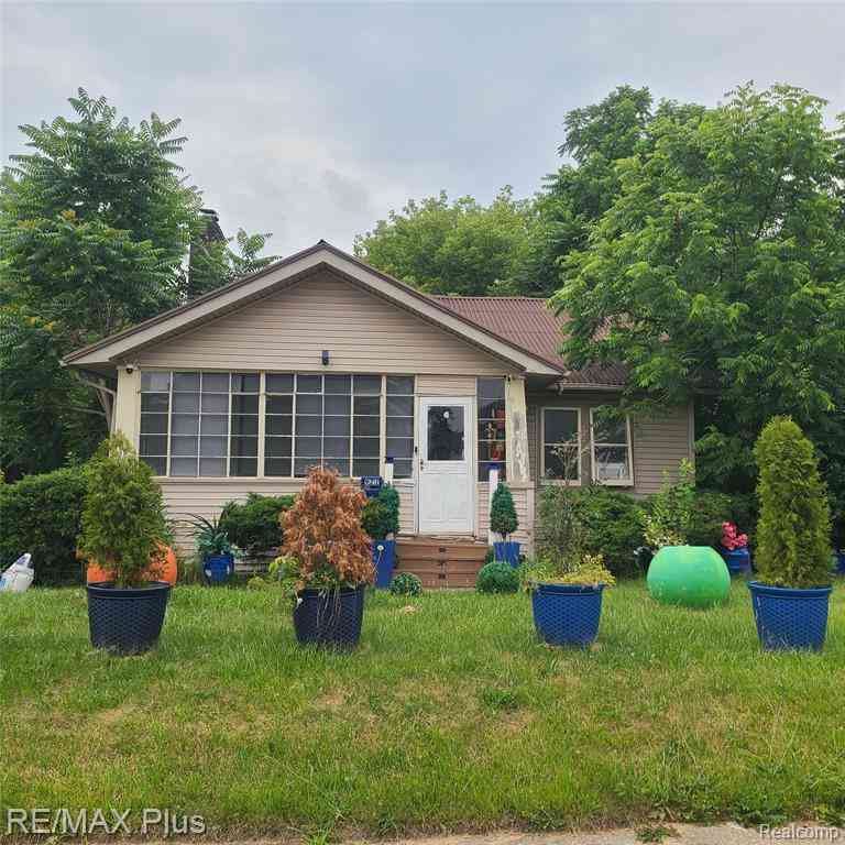 Homes For Sale - 921 Welch Boulevard <br/> Genesee County, Flint, MI 48504