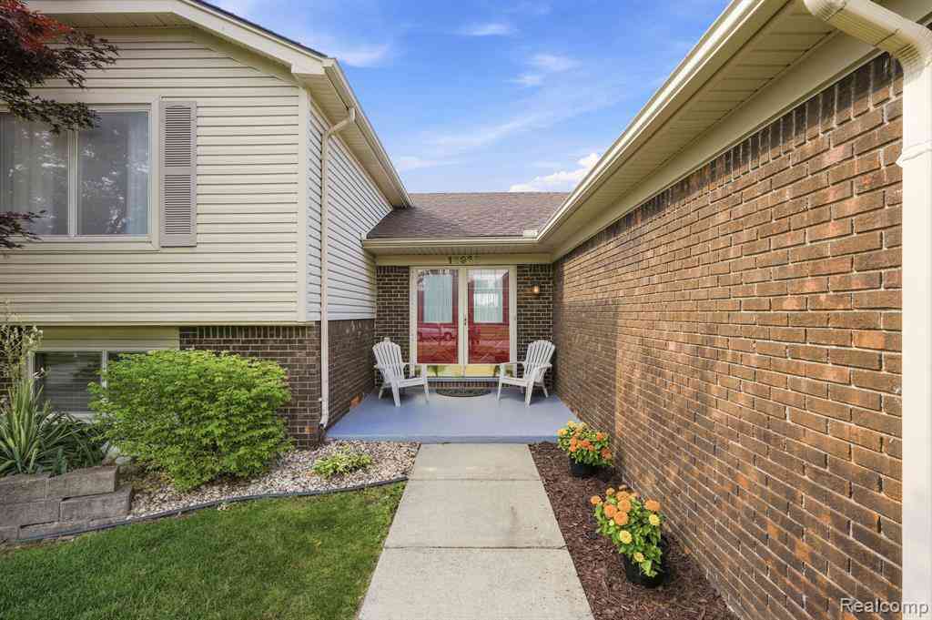 Homes For Sale - 13959 Brougham Drive <br/> Sterling Heights, MI 48312