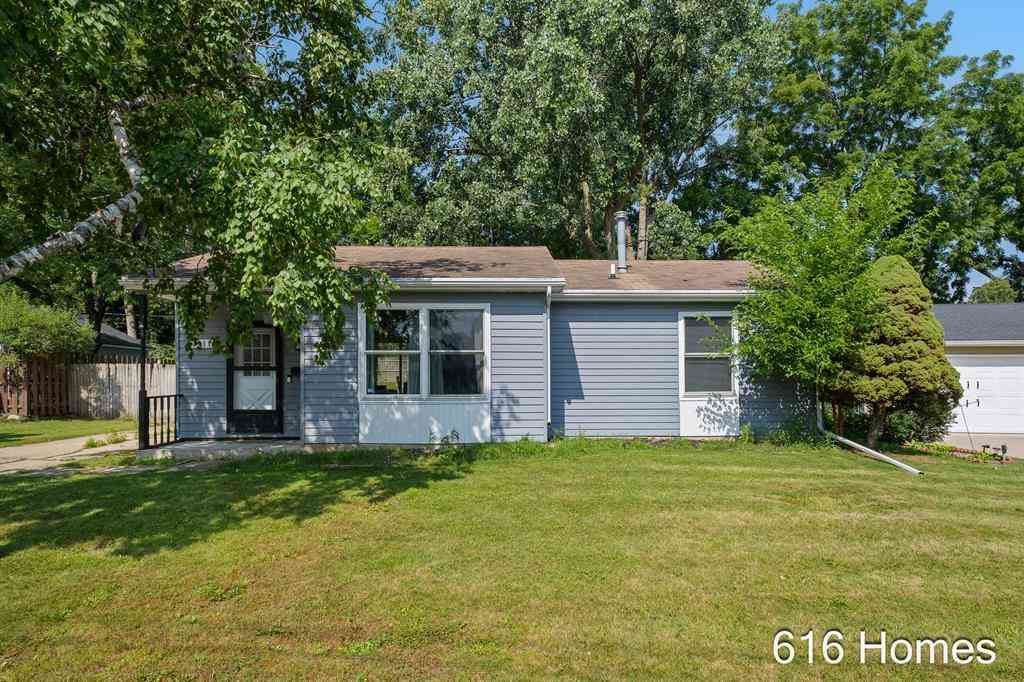 Homes For Sale - 1911 Benjamin Avenue Ne NE<br/> Grand Rapids, MI 49505
