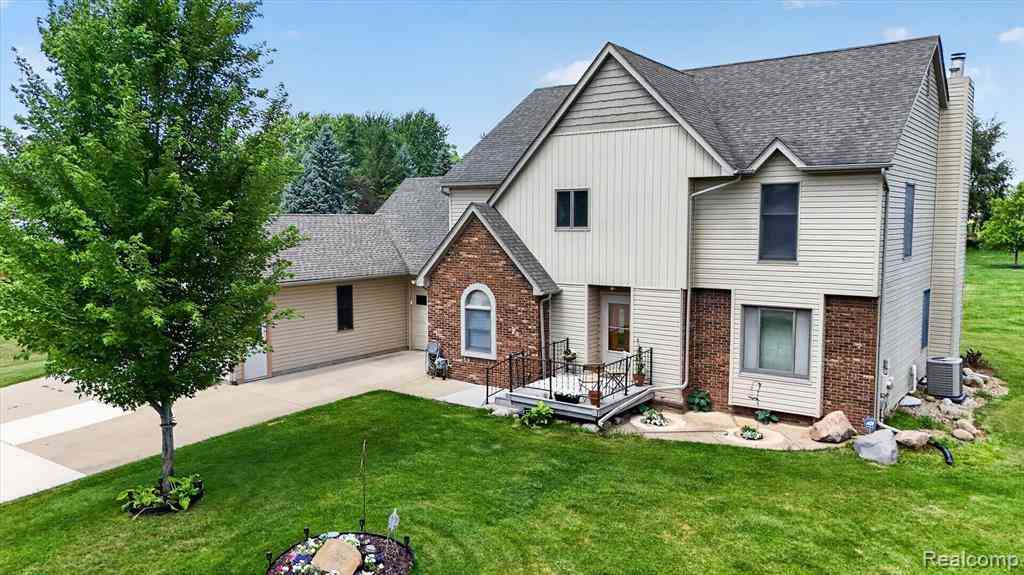 Homes For Sale - 6888 Slawski Drive <br/> Fowlerville, MI 48836