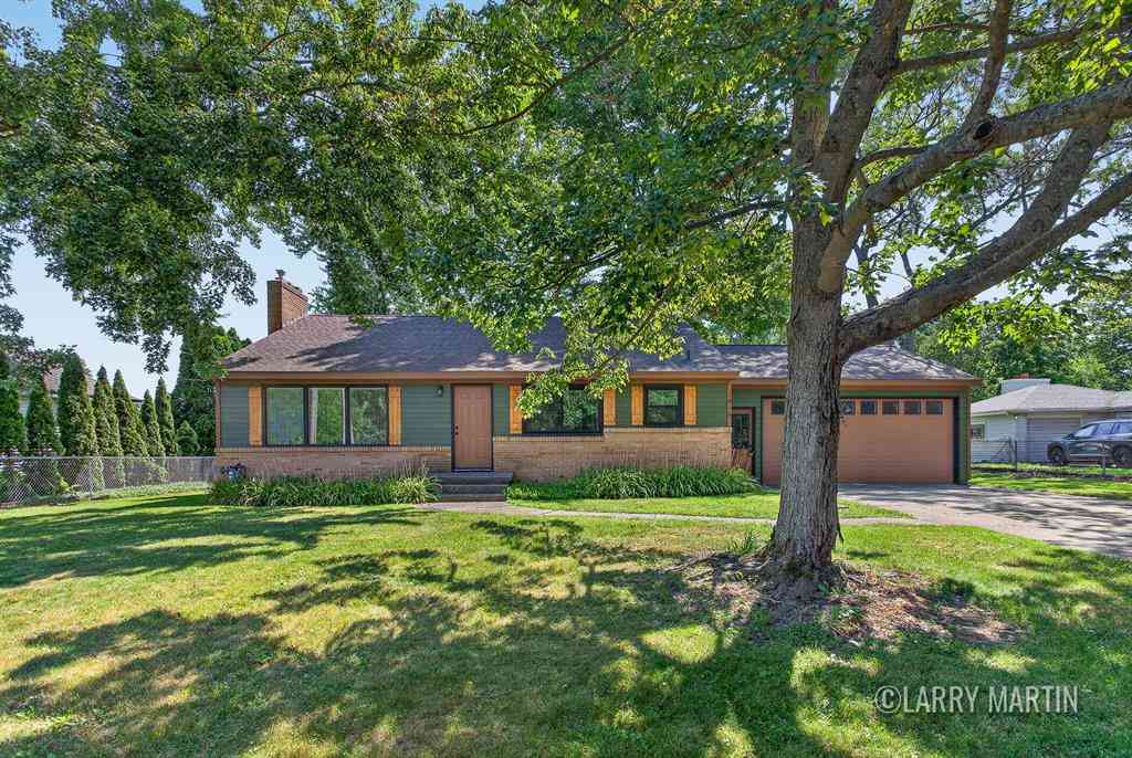 Homes For Sale - 1916 Manning Avenue Nw NW<br/> Grand Rapids, MI 49534