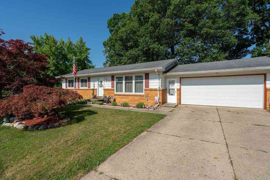 Homes For Sale - 2535 Powers Avenue Nw NW<br/> Grand Rapids, MI 49544