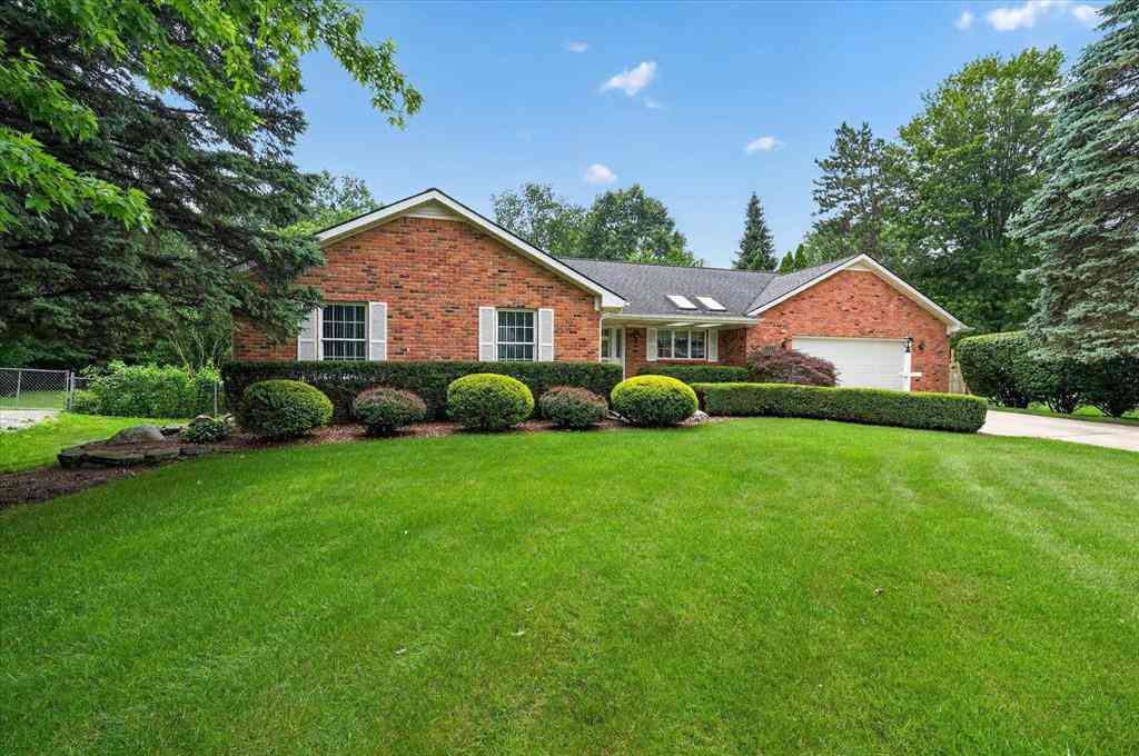 Homes For Sale - 8800 Mary Ann Avenue <br/> Shelby Twp, MI 48317